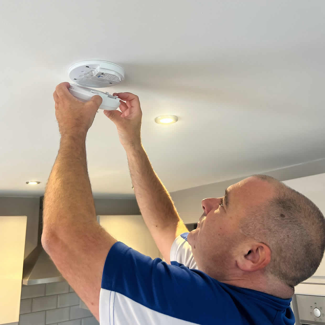 Smoke alarm installation service in Glenrothes